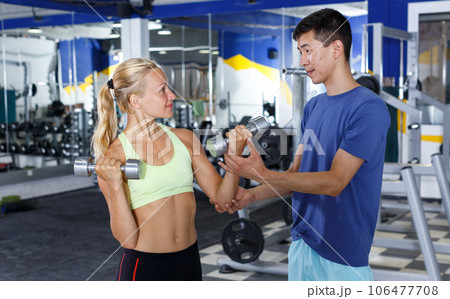 Couple during weightlifting workout Couple during weightlifting workout 106477708