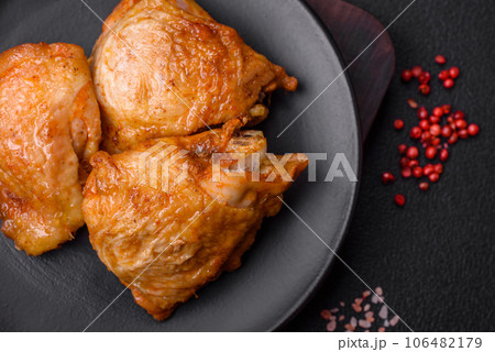 Delicious grilled chicken thighs with salt, spices and herbs 106482179