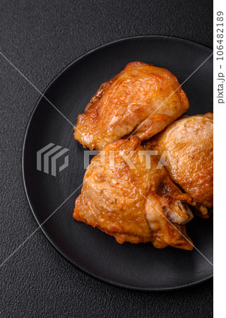 Delicious grilled chicken thighs with salt, spices and herbs 106482189