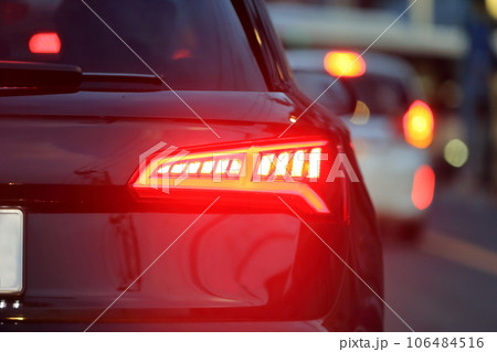 車のテールランプ 106484516
