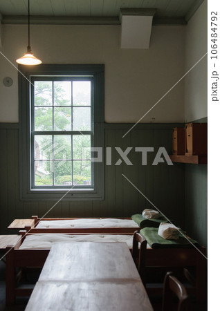 戦争時の軍隊兵舎 106484792