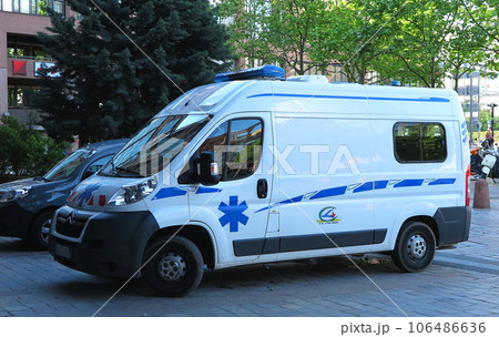 フランスの救急車の一例 106486636
