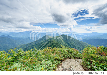 谷川岳の登山道から見る景色 谷川岳の登山道から見る景色 106487041
