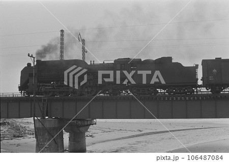 (昭和の記録)羽越本線、鉄橋を渡る蒸気機関車D51 (昭和の記録)羽越本線、鉄橋を渡る蒸気機関車D51 106487084