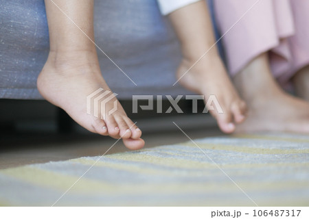 5 year old child girl feet close up 106487317