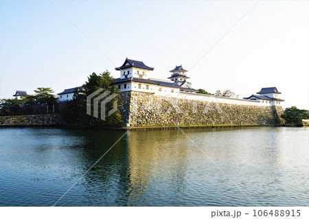 今治城天守閣と御金櫓。山里櫓 今治城天守閣と御金櫓。山里櫓 106488915