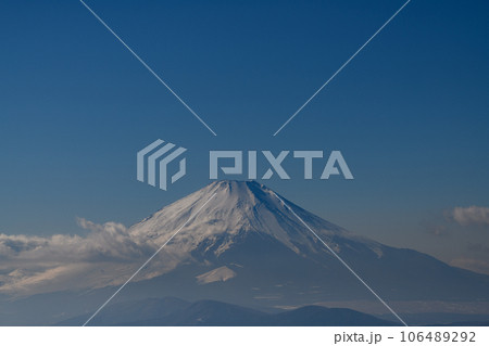 塔ノ岳山頂から見た富士山 塔ノ岳山頂から見た富士山 106489292