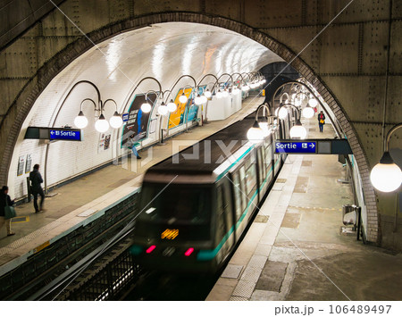 パリの地下鉄 シテ駅 パリの地下鉄 シテ駅 106489497