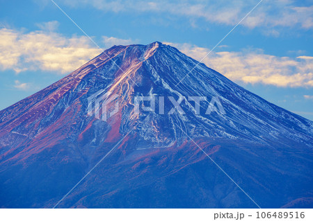 （山梨県）富士山の夜明け 106489516