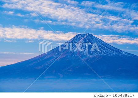 （山梨県）富士山の夜明け 106489517