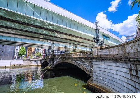 日本の東京都市景観　日本橋などを望む 106490880