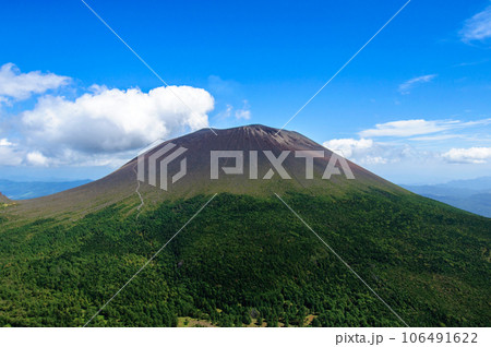 ダイナミックな浅間山の景色 106491622