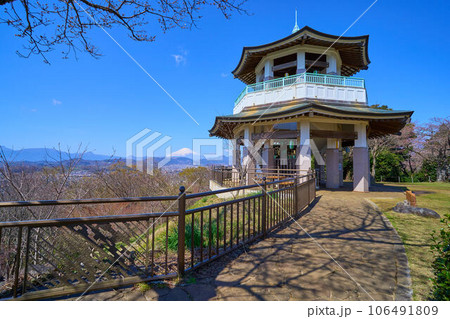 春の神奈川県秦野市の弘法山公園の権現山展望台から西側の眺望 春の神奈川県秦野市の弘法山公園の権現山展望台から西側の眺望 106491809