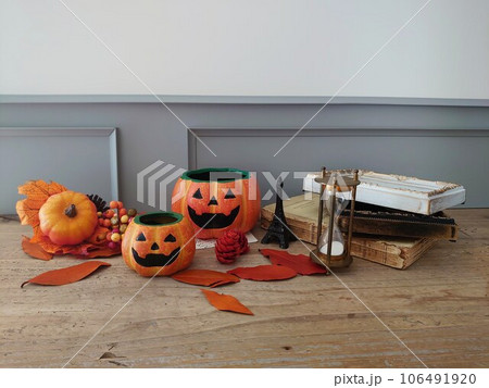 かぼちゃに顔があるハロウィーンの飾りの写真素材 [106491920] - PIXTA