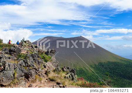 蛇骨岳から眺める浅間山 106493271