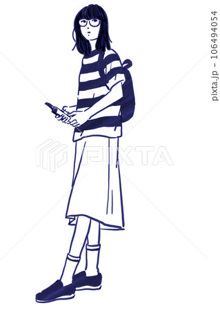 リュックサックを背負って読書をする眼鏡の女の子 106494054