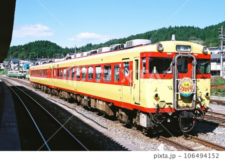 気仙沼駅の留置線に停車するキハ58系（修学旅行色） 106494152