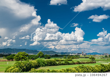寝屋川市淀川河川公園夏景色 寝屋川市淀川河川公園夏景色 106494267