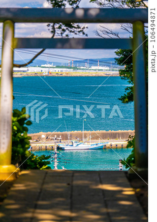 酒列磯崎神社の海の見える鳥居 106494871