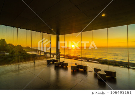 JR日立駅のガラス張り駅舎 106495161