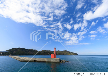 徳島_亀浦港と瀬戸内海の風景 106495401