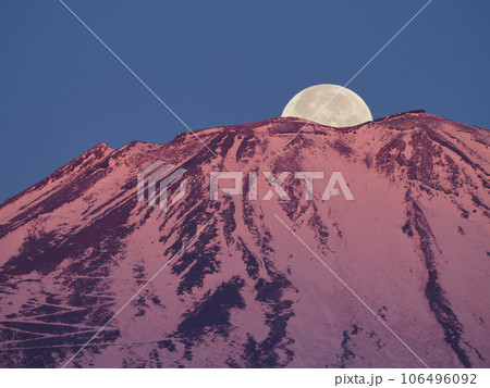 静岡_夜明けの紅富士パールの絶景 106496092