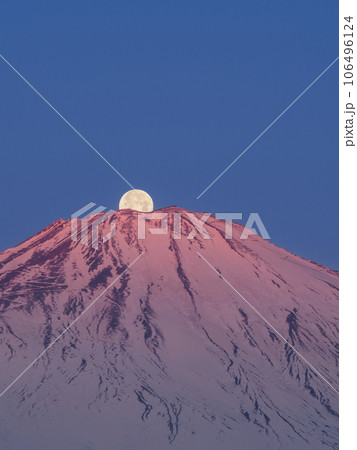 静岡_夜明けの紅富士パールの絶景 106496124