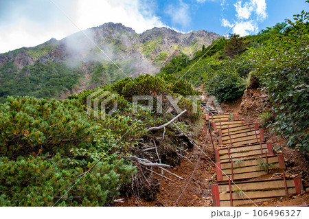 夏の南八ヶ岳 文三郎尾根から赤岳を仰ぎ見る 夏の南八ヶ岳 文三郎尾根から赤岳を仰ぎ見る 106496327