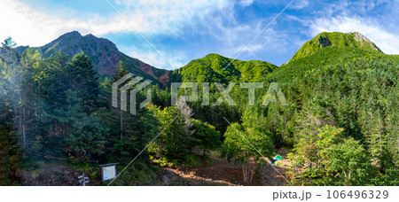 夏の北八ヶ岳 行者小屋から 赤岳、中岳、阿弥陀岳を仰ぎ見る 夏の北八ヶ岳 行者小屋から 赤岳、中岳、阿弥陀岳を仰ぎ見る 106496329
