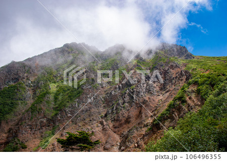 夏の南八ヶ岳 赤岳文三郎尾根から赤岳を仰ぎ見る 夏の南八ヶ岳 赤岳文三郎尾根から赤岳を仰ぎ見る 106496355