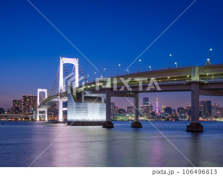 お台場_東京タワーとレインボーブリッジの絶景夜景 106496813