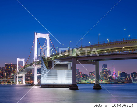 お台場_東京タワーとレインボーブリッジの絶景夜景 106496814