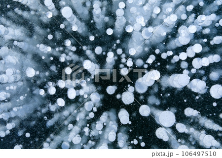 北海道_糠平湖のアイスバブル絶景 106497510