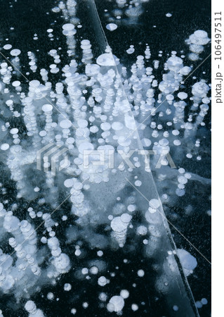 北海道_糠平湖のアイスバブル絶景 106497511