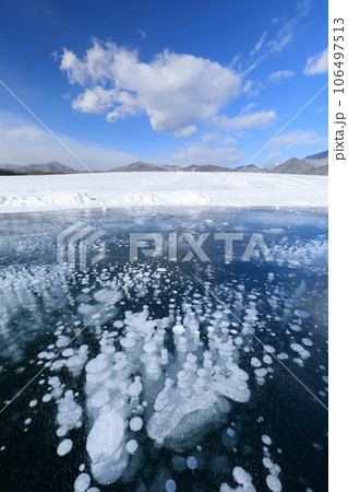 北海道_糠平湖のアイスバブル絶景 106497513