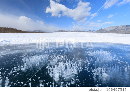 北海道_糠平湖のアイスバブル絶景 北海道_糠平湖のアイスバブル絶景 106497515
