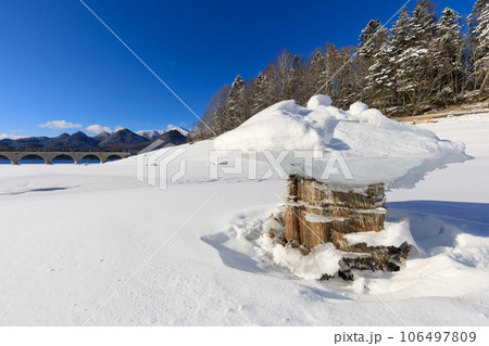 北海道糠平湖_キノコ氷と快晴の絶景風景 北海道糠平湖_キノコ氷と快晴の絶景風景 106497809