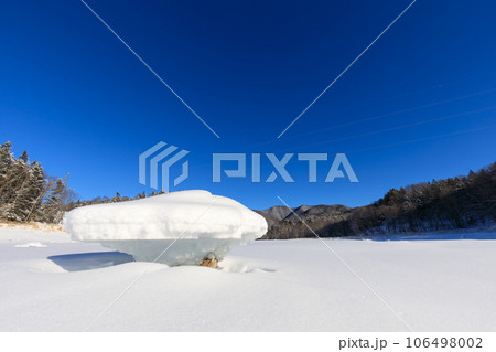 北海道糠平湖_キノコ氷と快晴の絶景風景 北海道糠平湖_キノコ氷と快晴の絶景風景 106498002