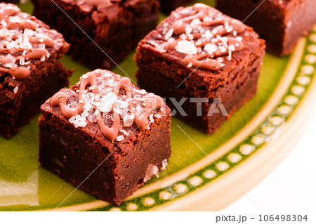 Small sweet and salry brownie bites at desesrt bar. Small sweet and salry brownie bites at desesrt bar. 106498304