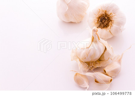 Organic garlic from the local Farmers Market. Organic garlic from the local Farmers Market. 106499778