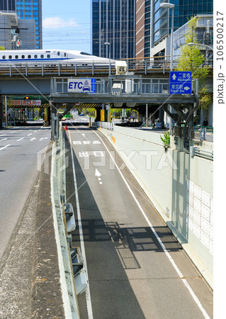 東京_人のいない東京駅周辺の風景 106500217