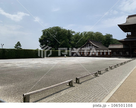 富山県の瑞龍寺の景色 富山県の瑞龍寺の景色 106501108