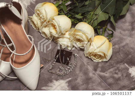 accessories for the bride on her wedding day 106501137