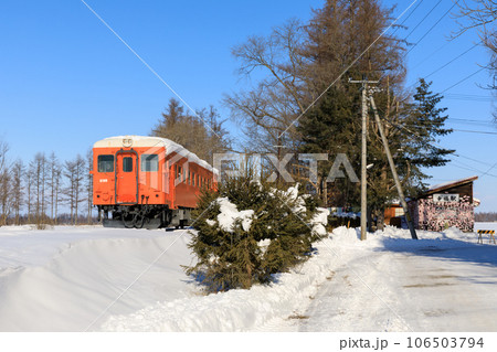 北海道_広尾線幸福駅跡の雪景色風景 106503794