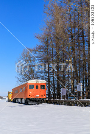 北海道_広尾線幸福駅跡の雪景色風景 106503803