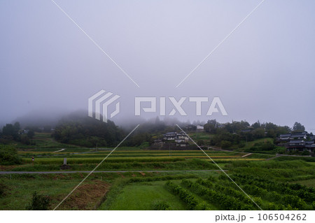 日本の岡山県真庭市の美しい農村の朝 日本の岡山県真庭市の美しい農村の朝 106504262