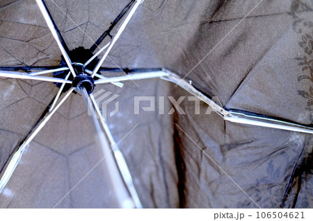 壊れた傘 106504621