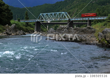 長良川と長良川鉄道　観光列車「ながら」 106505516