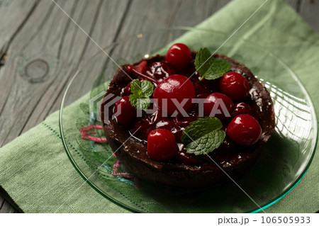 chocolate dessert with cherries on a wooden background 106505933