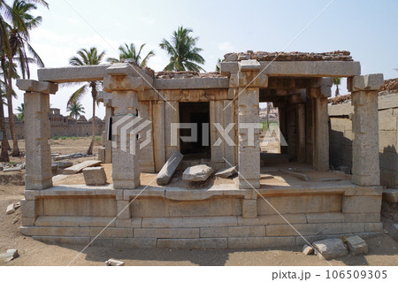 世界遺産　ハンピの建造物群 106509305